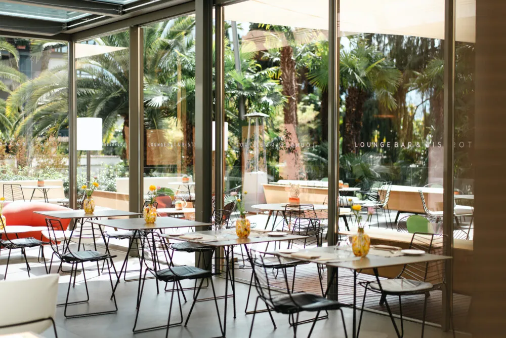 Bar & Restaurants